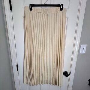 Pleated Midi Skirt in Cream
